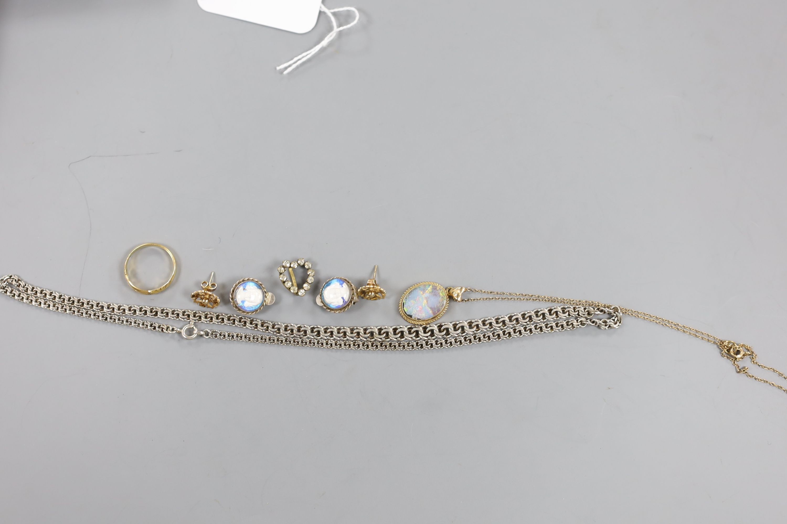 An 18ct and gem set ring (stone missing), gross 2.4 grams, a 9ct and opal double set pendant necklace (a.f.), gross 3.4 grams and other minor jewellery.